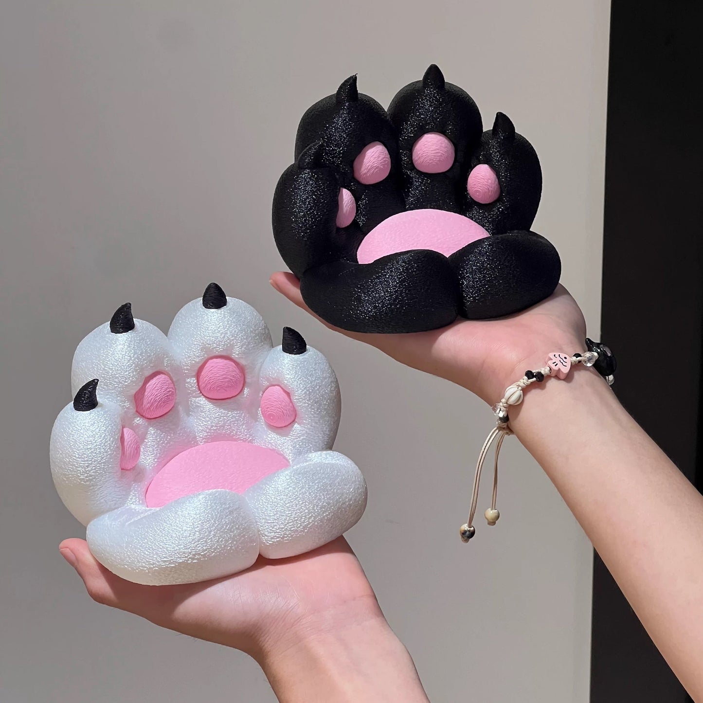猫の肉球スマホスタンド