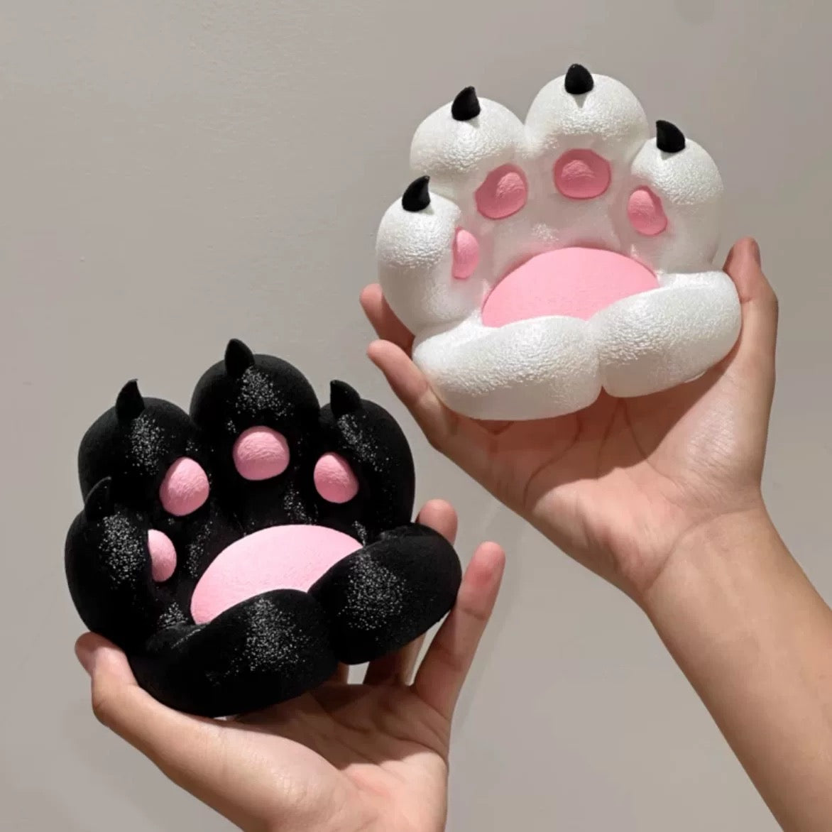 猫の肉球スマホスタンド